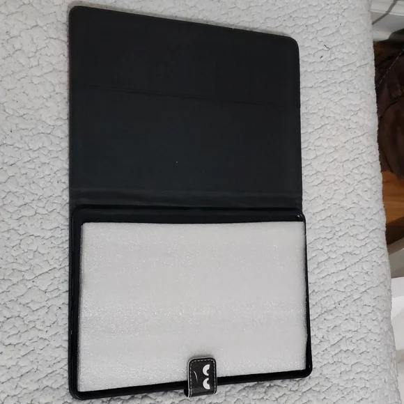 New iPad pro Black Tablet Case - Picture 3 of 6